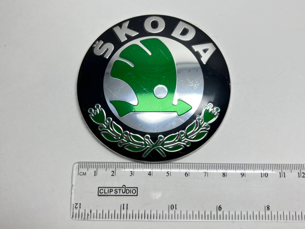 Логотип (шильдик, надпись, эмблема) "Skoda" 8.5см для крышки багажника / решетки радиатора / капота