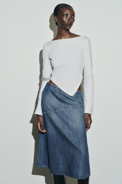 ZARA ФУТБОЛКА С АСИММЕТРИЧНЫМ ВЫРЕЗОМ ЛОДОЧКОЙ, БЕЛЫЙ