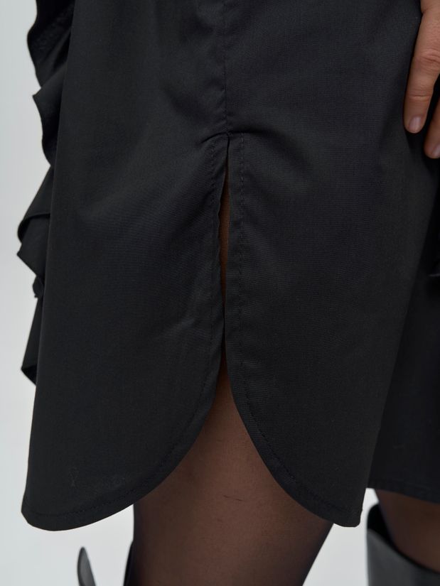 Платье-рубашка с воланом по плечу , черное