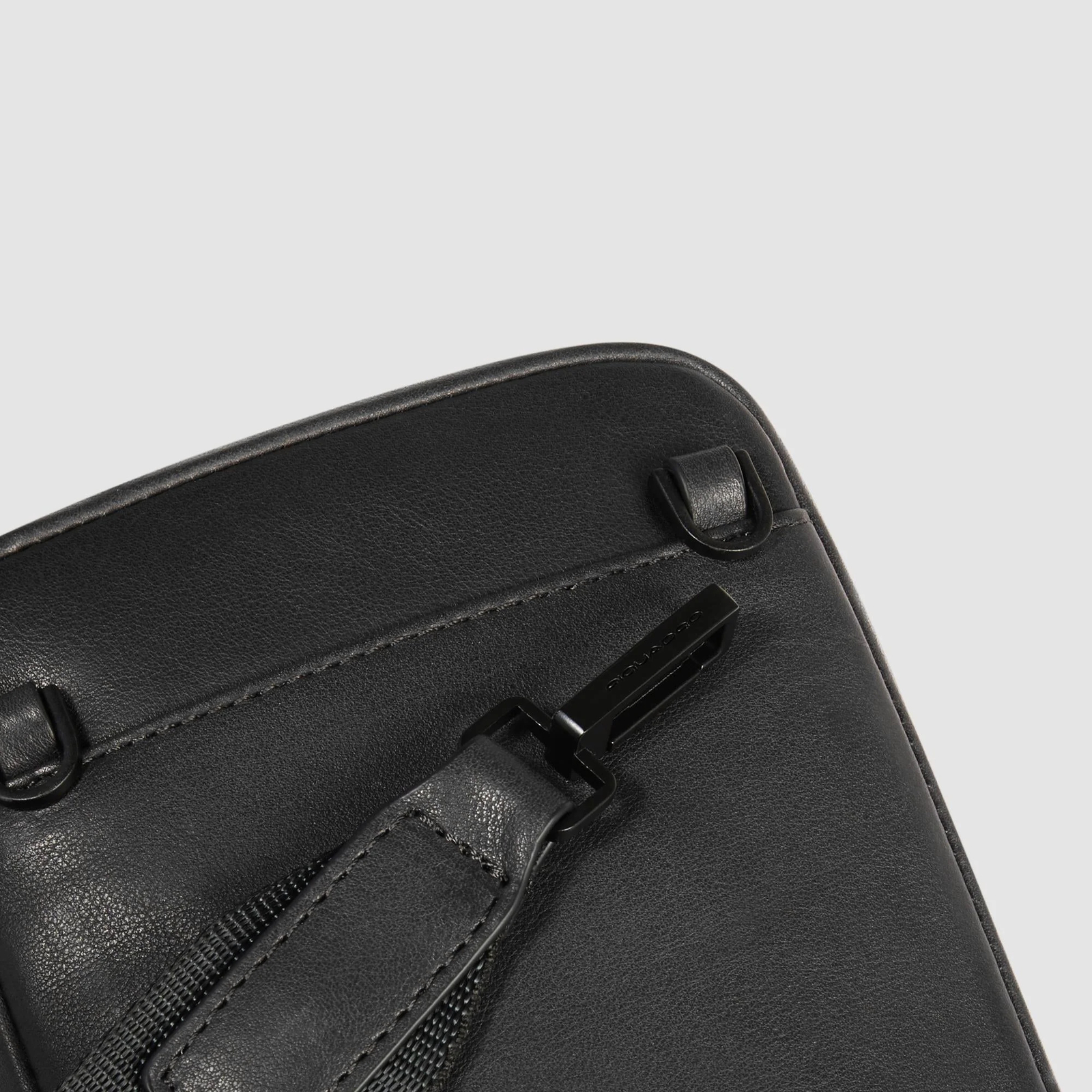Чехол-сумка для смартфона Harper AC6851APR/Nero