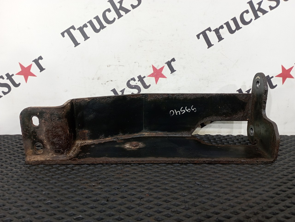 Кронштейн подножки правый 2017г