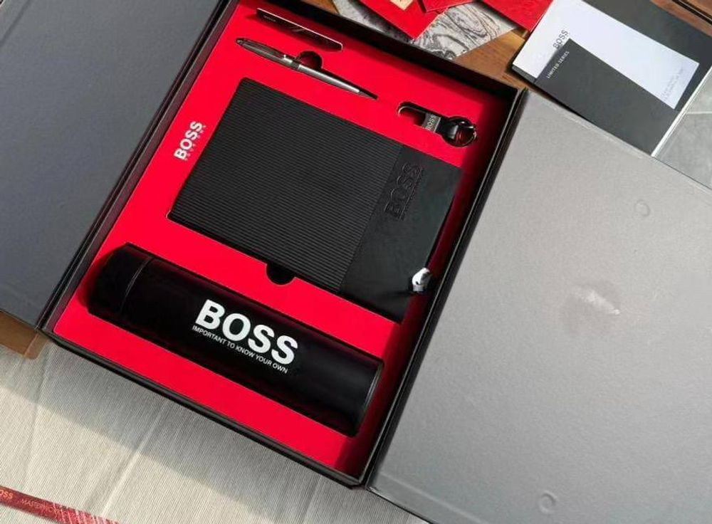 Набор Hugo Boss (блокнот + ручка + термос + брелок)