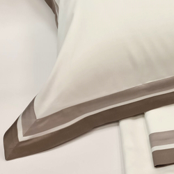 Постельное белье 2 спальное евро макси Сlaire&Caroll Jacqueline белое с бежевым кантом