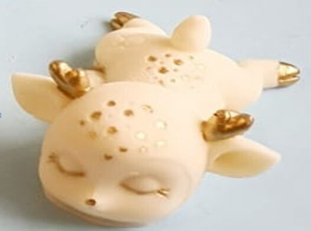 Шоколадная фигурка "Олененок на животе" цвет микс 7х3см.