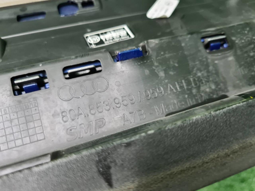 Накладка двери передняя левая Audi Q5 80A (20-нв)