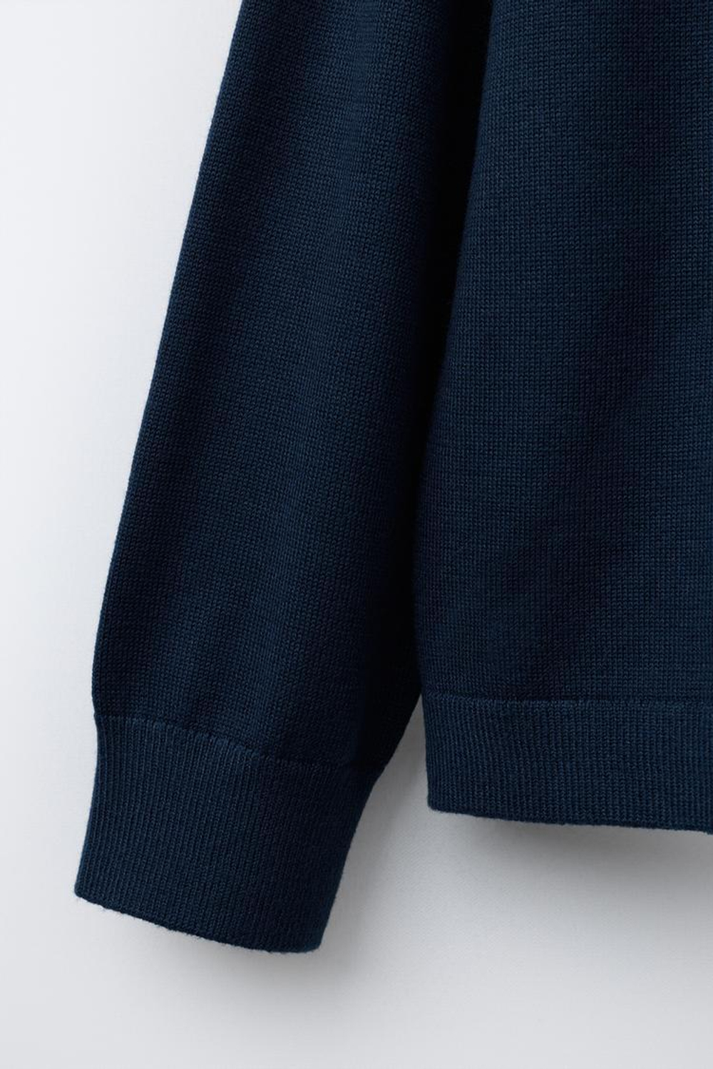 ZARA ТОНКИЙ ТРИКОТАЖНЫЙ ДЖЕМПЕР С ВОРОТНИКОМ СТОЙКОЙ, МОРСКОЙ СИНИЙ