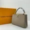 Сумка Louis Vuitton Capucines BB бежевый