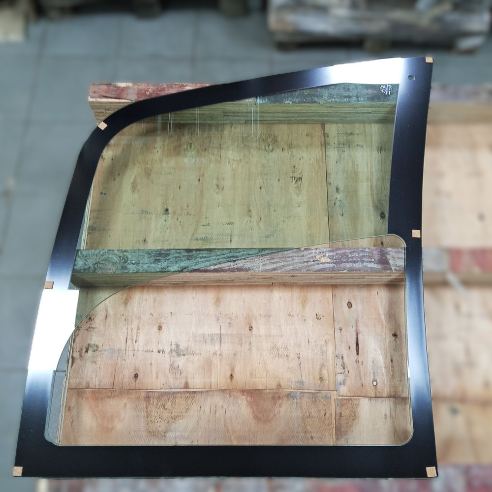 Cтекло двери верхнее с вырезом под форточку (закалённое) JS | 333/J3903, 333/E2050 | Аналог