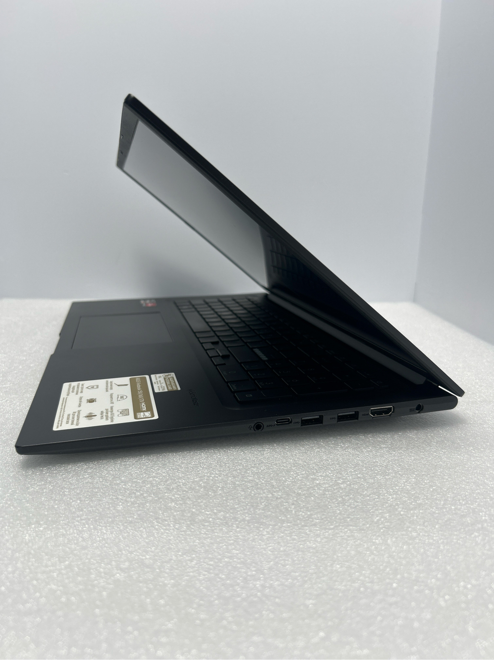 Ноутбук ASUS VivoBook 17X (M3704YA-AU052) 17.3"/AMD Ryzen 7 7730U/RAM 16 GB/SSD 512 GB/AMD Radeon/1920х1080/IPS/DOS/Подсветка кл-ры:LED/черный. Состояние: B2