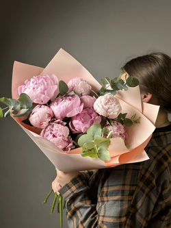 «Букет пионов с эвкалиптом»