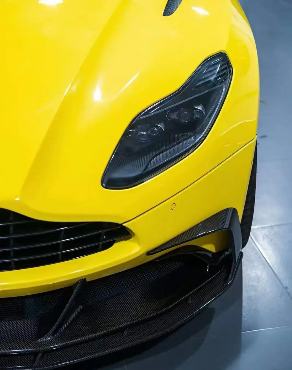 Карбоновый обвес для ASTON MARTIN DB11 2016+ Астон Мартин Аэродинамический обвес