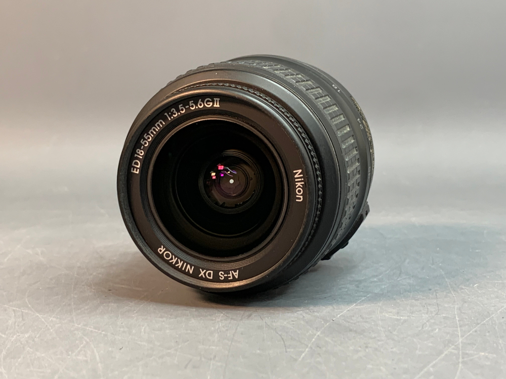 Nikon D40 kit 18-55mm 3.5-5.6G II ED 28.000 кадров