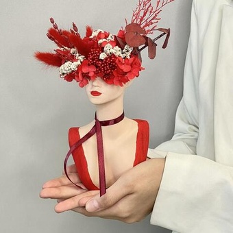 «Незнакомка» композиция из сухоцветов гортензии и лагуруса