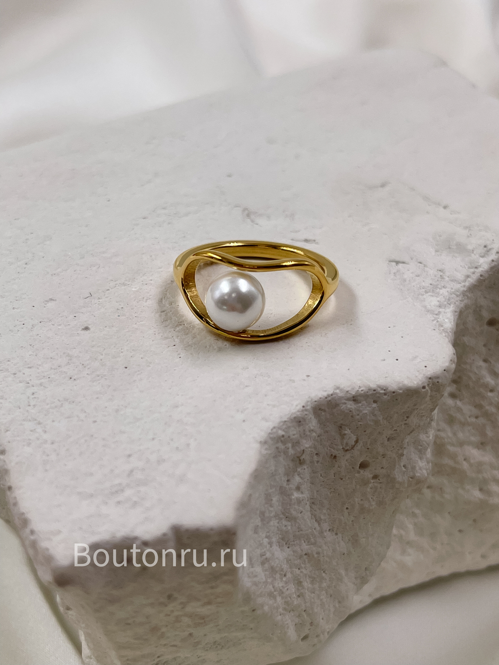Кольцо золотистое с жемчужиной (скидка)