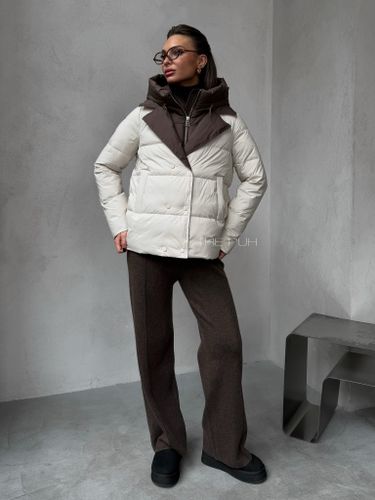 Бежево-шоколадный пуховик с капюшоном