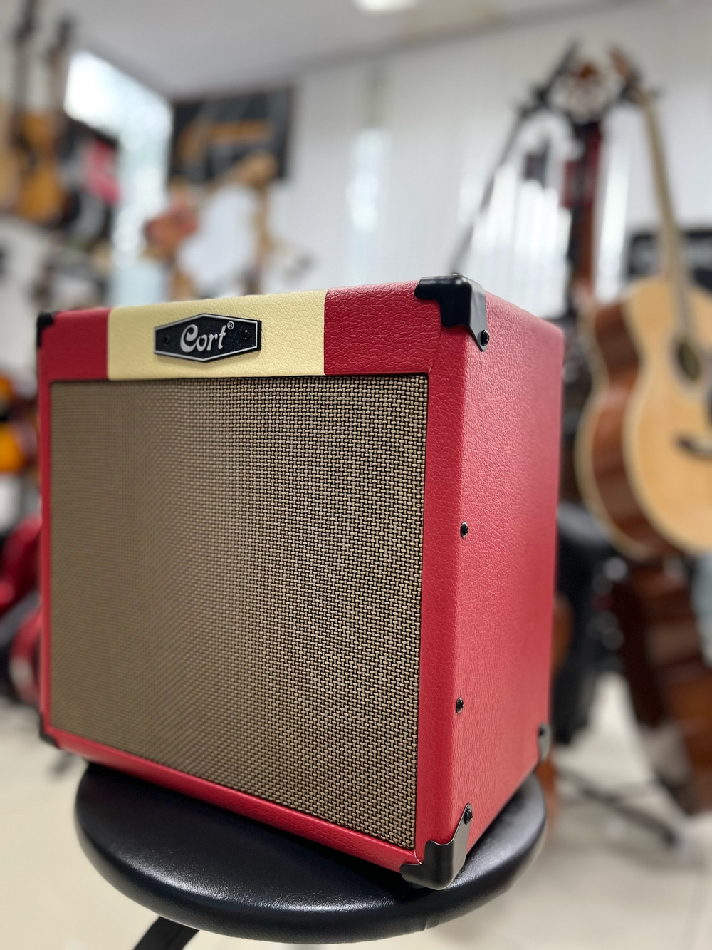 Cort CM15R - Гитарный комбоусилитель