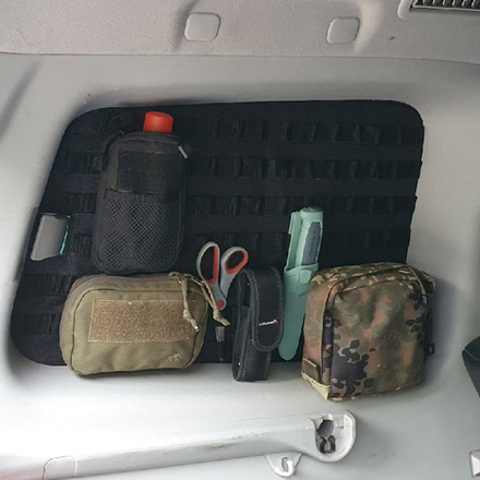Панель MOLLE на стекло багажника Mitsubishi Pajero 4 Левая