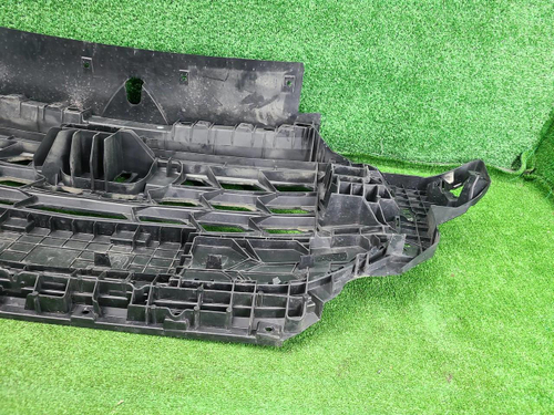 Кронштейн решетки радиатора Audi Q6 (2022-н.в.)