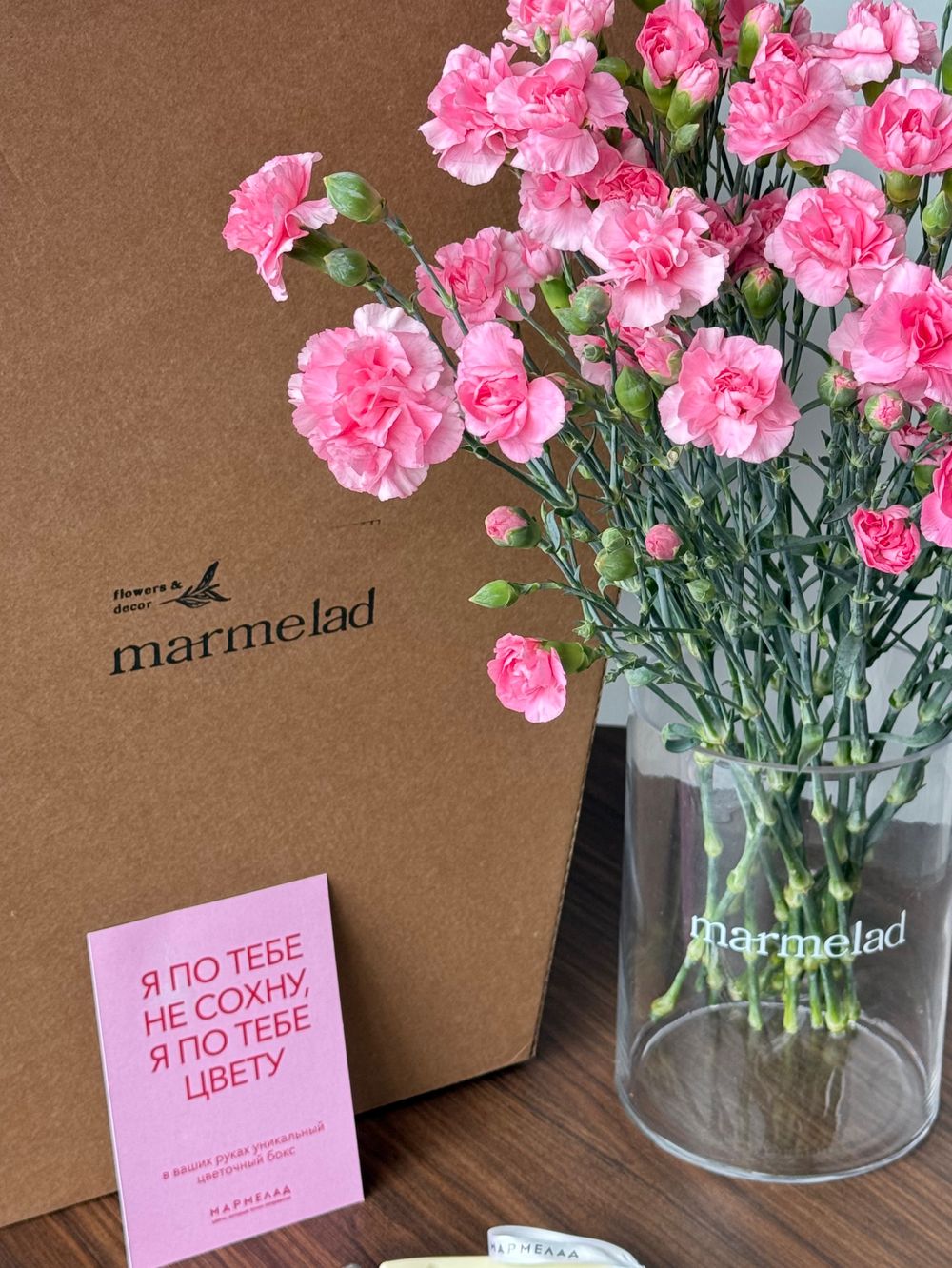 ЦВЕТОЧНЫЙ БОКС с кустовыми диантусами в розовом оттенке 15 шт