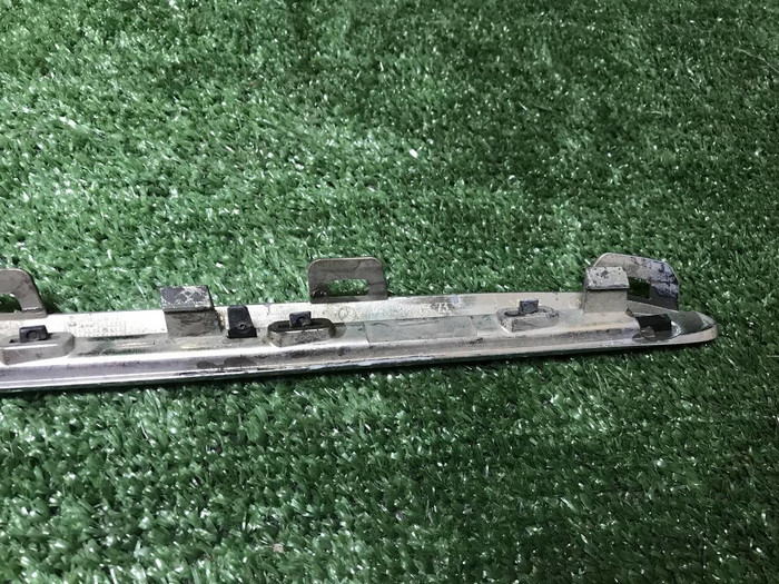 Молдинг решетки радиатора Mercedes E W213 (16-21)