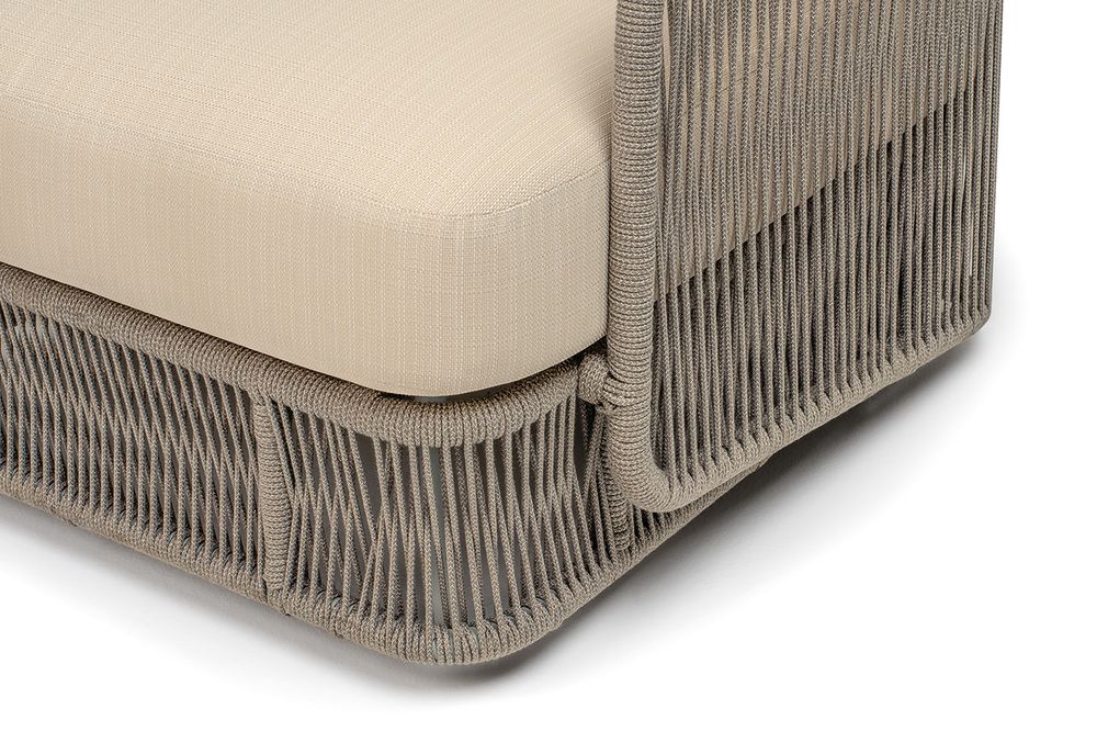 "Альбано" кресло плетеное из роупа, каркас алюминий светло-серый (RAL7035) муар, роуп серый меланж круглый, ткань Mossle светло-бежевая