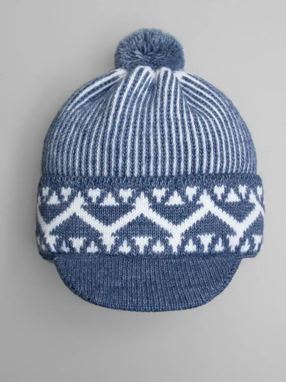 Шапка для мальчика с козырьком на осень