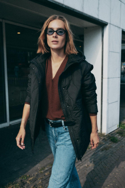 ZARA СТЕГАНАЯ КУРТКА С КАПЮШОНОМ, ЧЕРНЫЙ