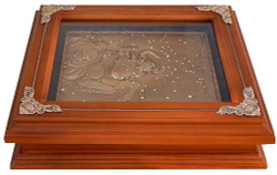 Деревянная ключница настенная "Телец"