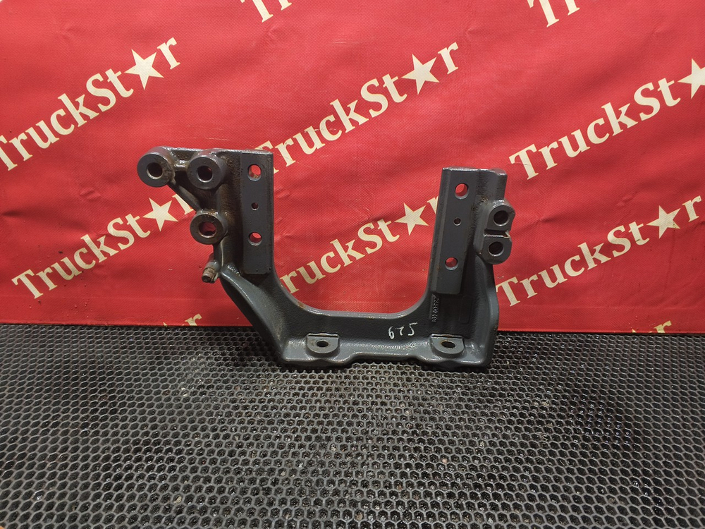 Кронштейн брызговика левого 2019г.