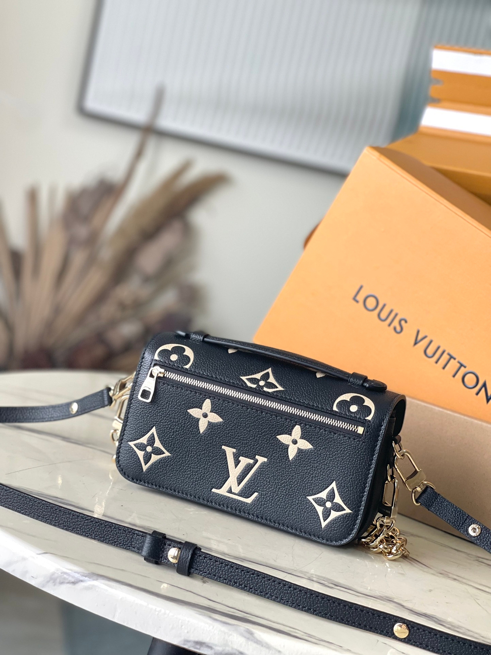 Louis Vuitton Pochette Metis East West