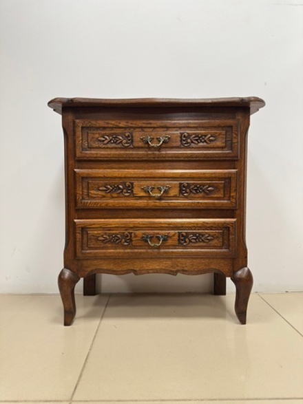 Комод с выдвижными ящиками в стиле Людовика XV