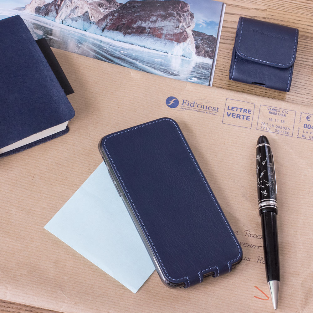 Чехол кожаный для iPhone 11 Pro Max синего цвета