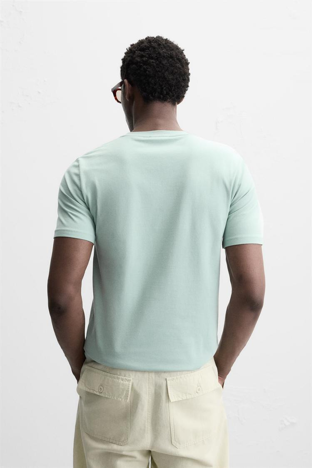 ZARA БАЗОВАЯ ФУТБОЛКА SLIM FIT, СВЕТЛО-ЗЕЛЕНЫЙ