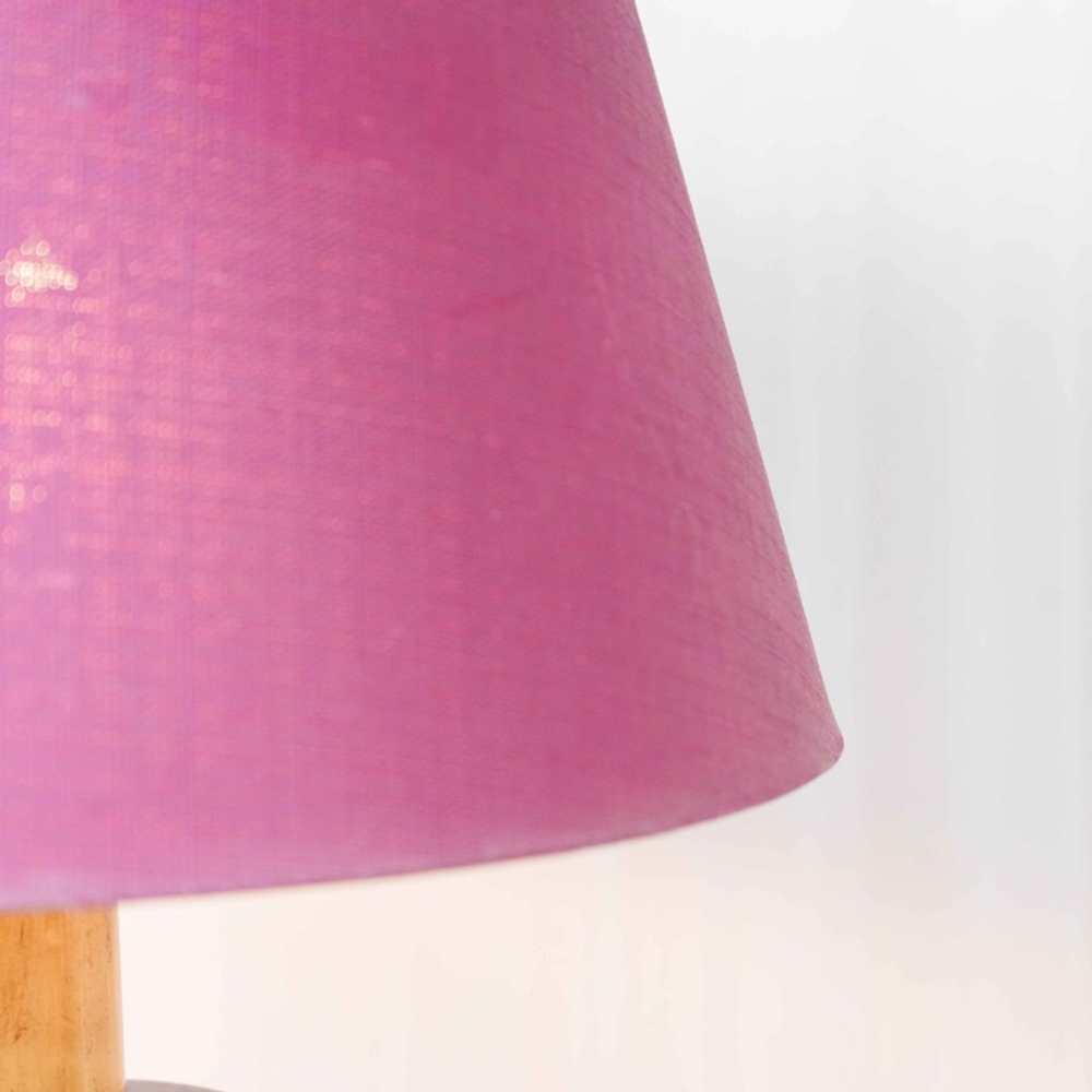 Стильный торшер из массива дерева с тканевым абажуром