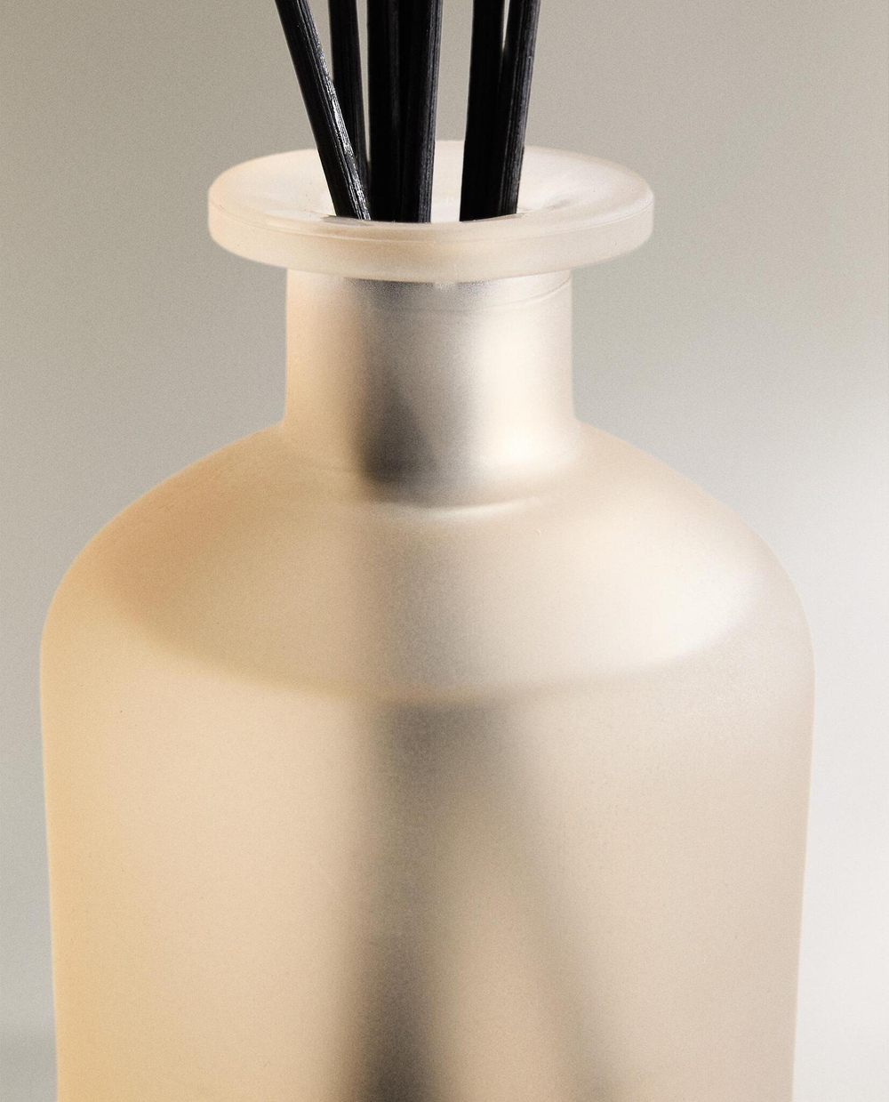 Zara Home ORCHIDÉE LUMIÈRE REED DIFFUSERS — ароматический диффузор с тростниковыми палочками, Орхидея Света, 230 мл