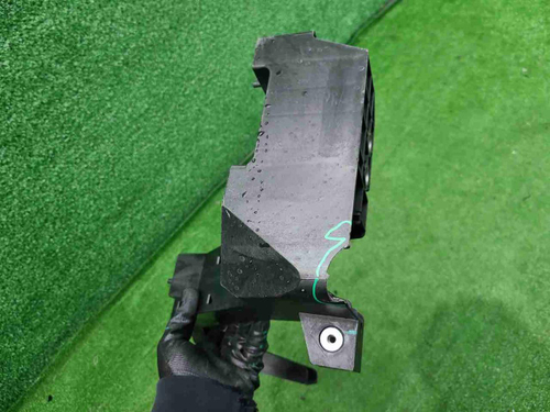 Кронштейн фары левый Москвич 3 (2022-н.в.)