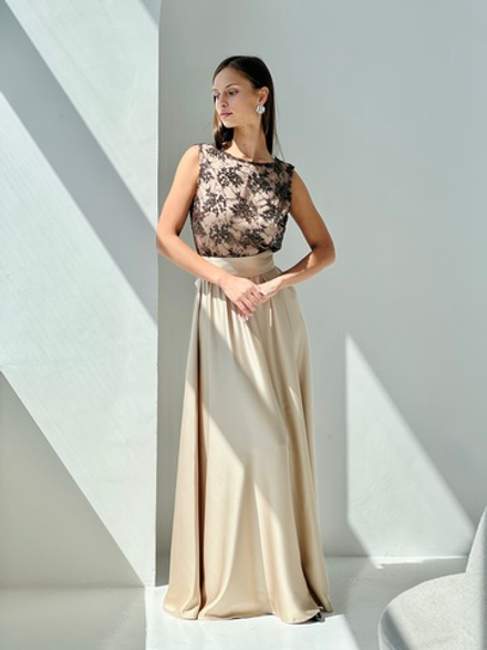 Платье со стеклярусом и открытой спинкой