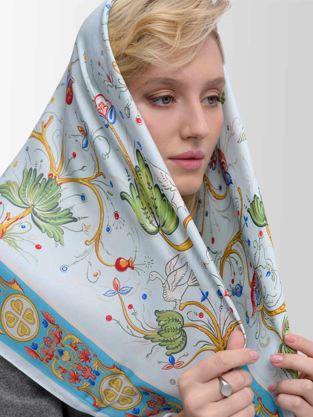 Платок «Зачатьевская роспись. Райский сад» голубой 100% шёлк