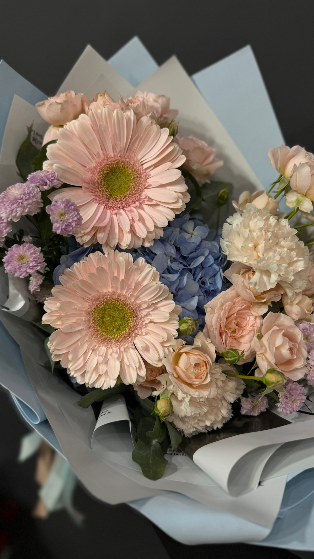 Нежный сборный букет в кремовых оттенках