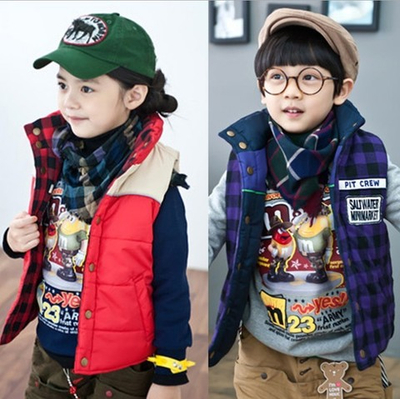 Жилет детский двухсторонний с клетчатым подкладом и нашивками