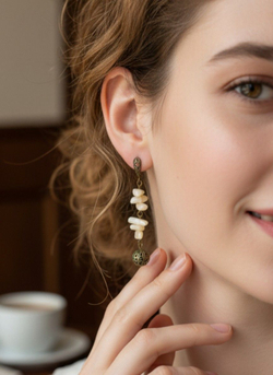 Серьги Nafael с перламутром длинные, бронза