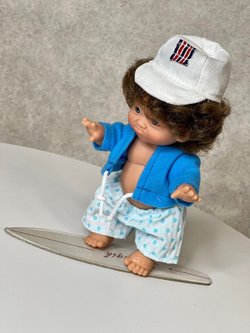 Кукла LAMAGIK виниловая 18см Gestitos Surfero (403A1)