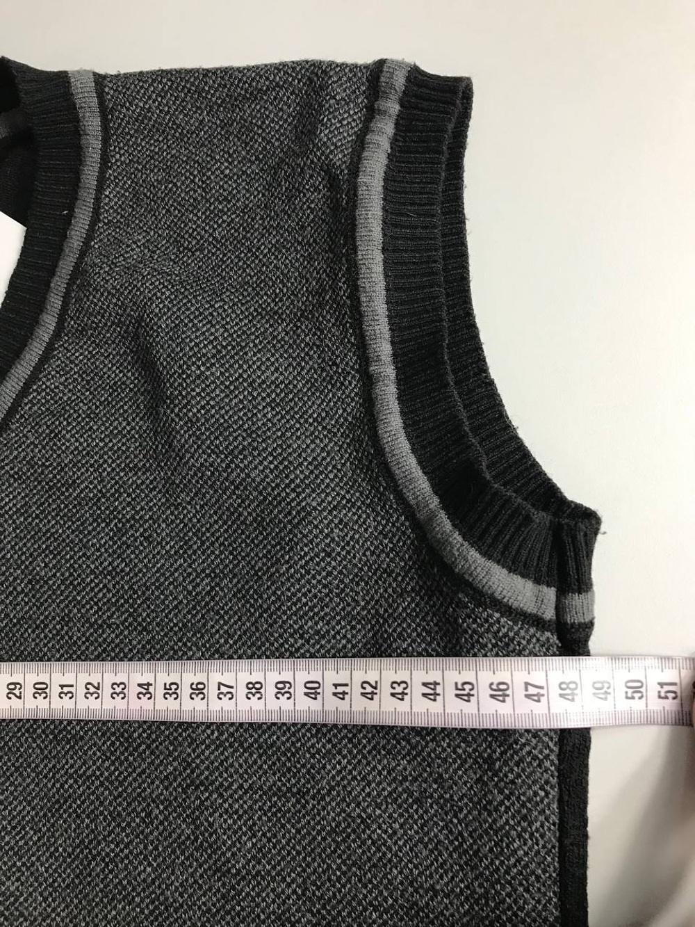 Жилетка теплая, маркировка L, визуально на 50 размер