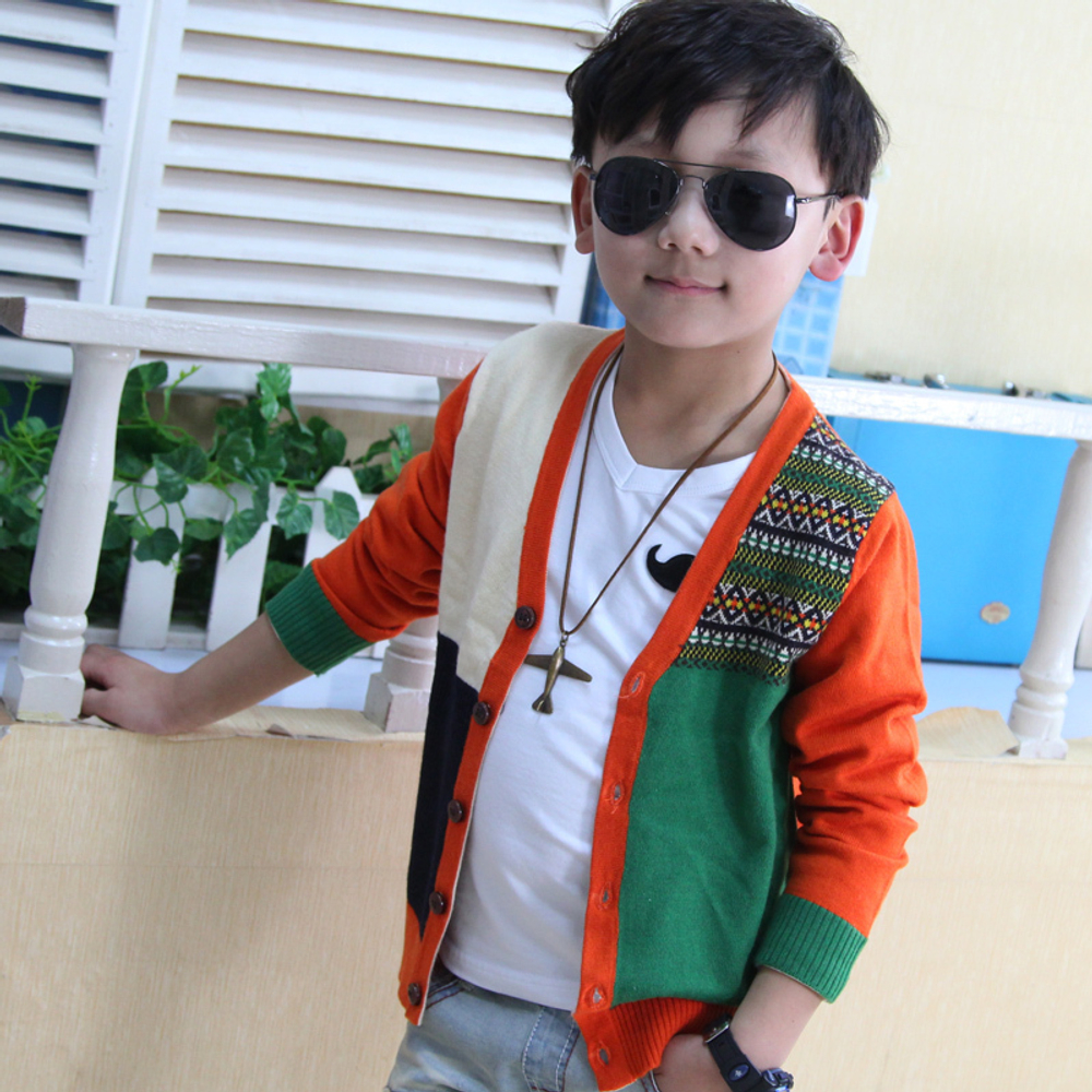 Кардиган на пуговицах контрастный с геометрическим рисунком