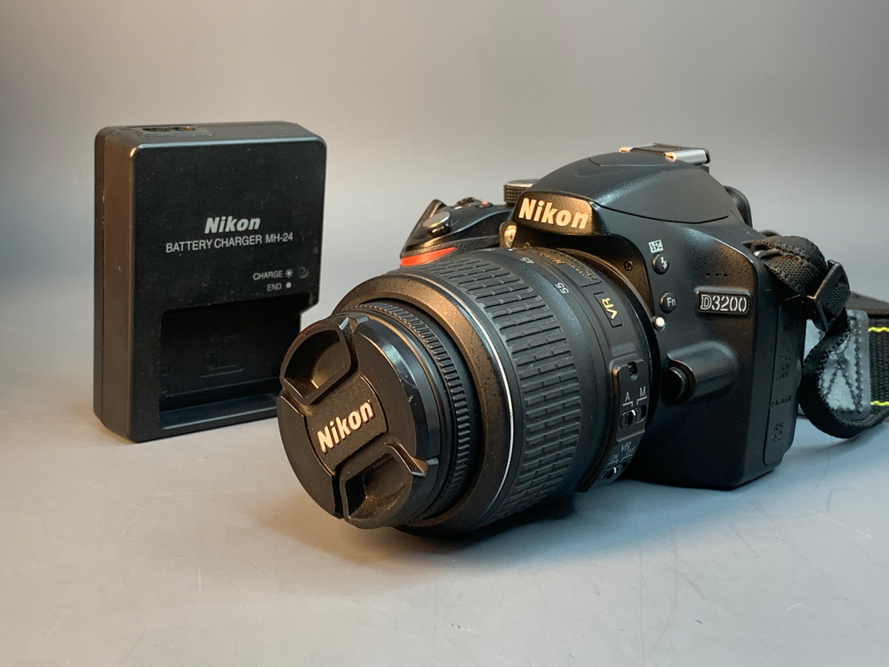 Nikon D3200 47000 кадров + Nikon 18-55mm DX VR 3.5-5.6G