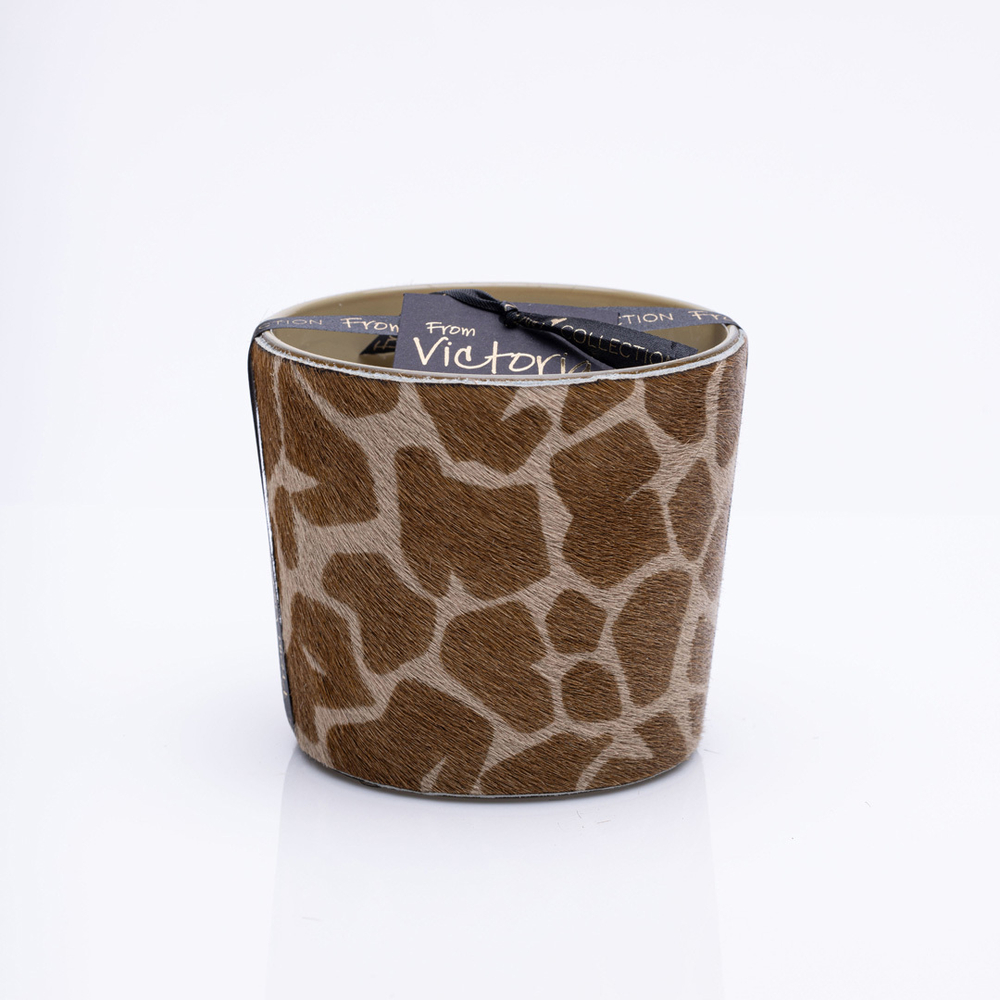 Свеча ароматическая 400г Victoria with Love Hairy giraffe brown