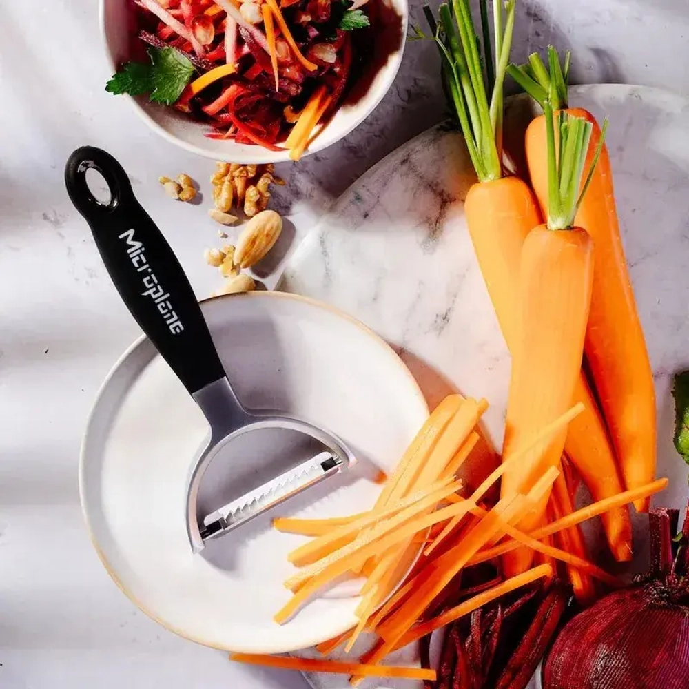 Microplane Горизонтальная овощечистка Y julienne черная