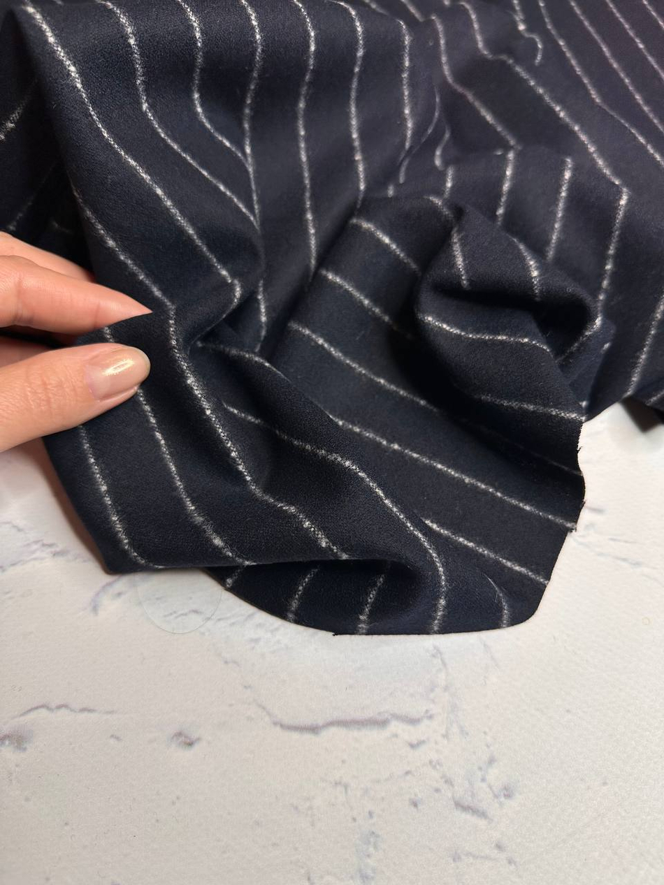 Плательно-костюмная смесовая фланель (Marzotto, 37%шерсть/25%пэ/25%вискоза/12%полиамид/1%эластан, Темно-синий фон/вертикальная белая полоска, 142, 232 гр/м2)