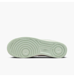 Кроссовки женские NIKE WMNS AIR FORCE 1 '07 SE TRK3