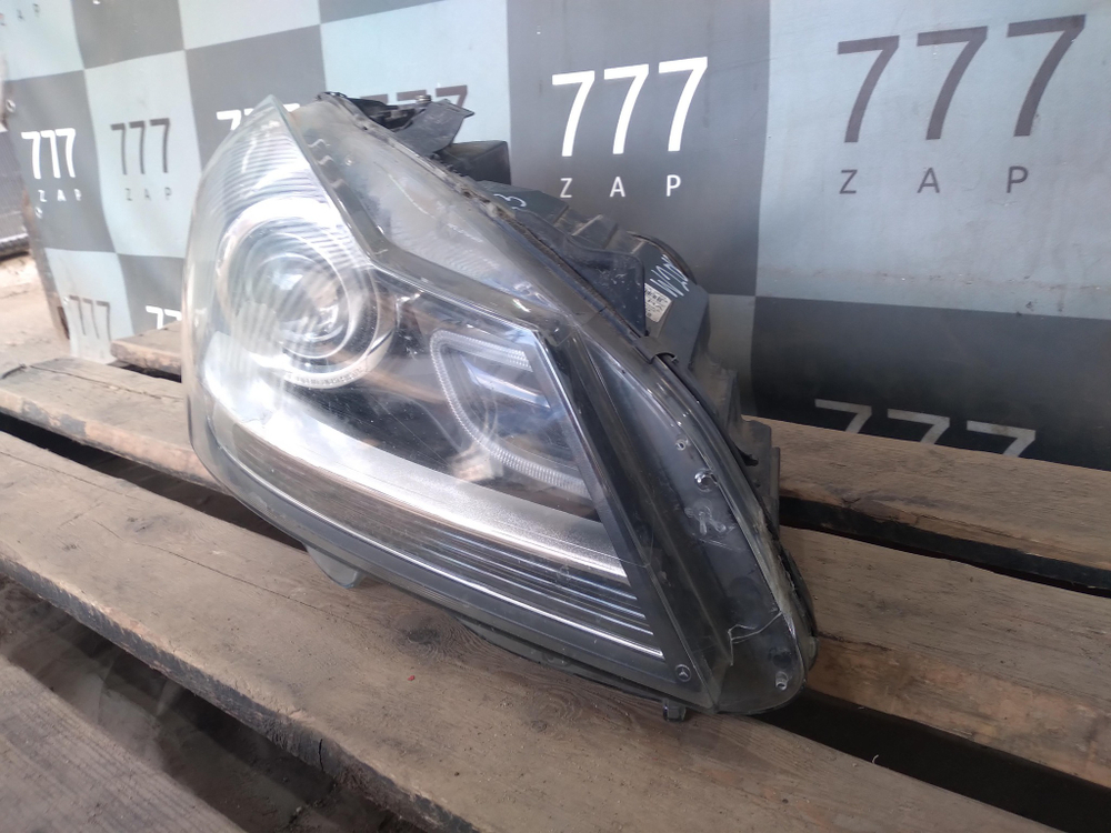 Фара правая Mercedes C-Class (W204)  Б/У Оригинал A2048203639